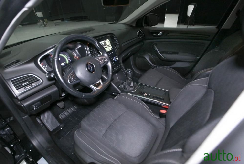 2020' Renault Megane Sport Tourer photo #6