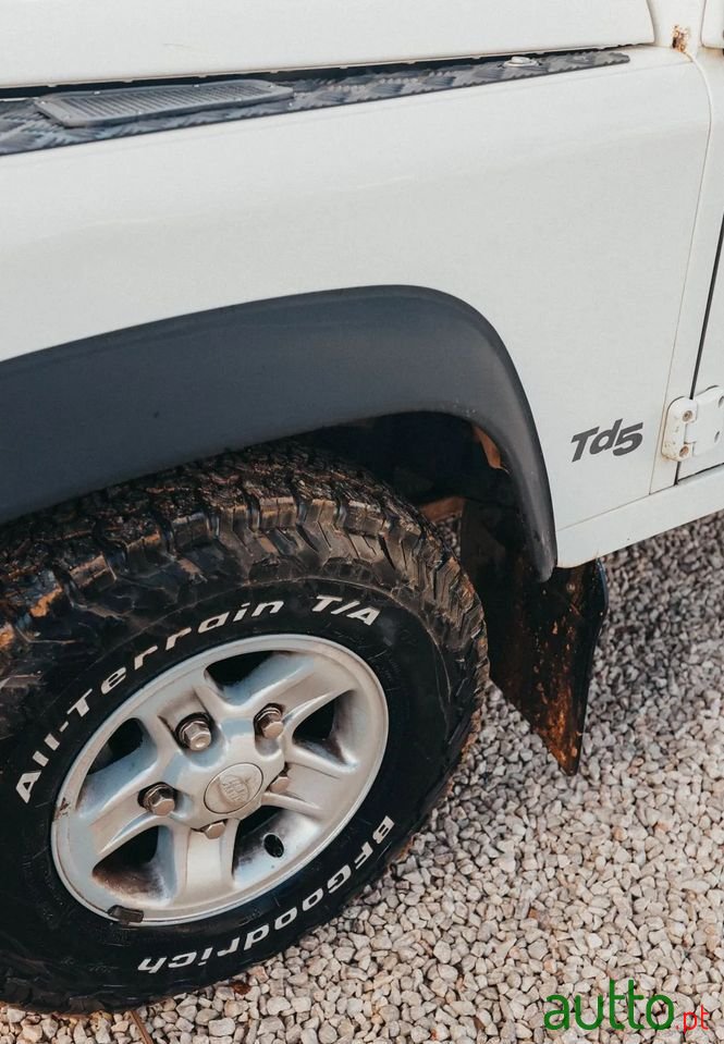 2002' Land Rover Defender photo #4