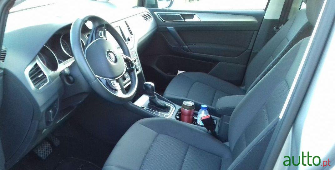 2017' Volkswagen Golf Sportsvan photo #1