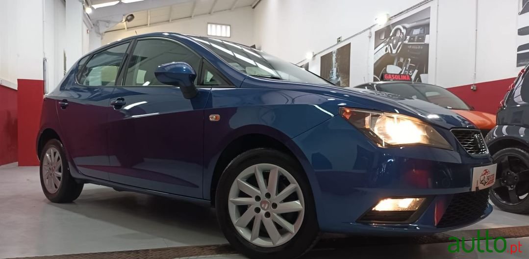 2013' SEAT Ibiza photo #2