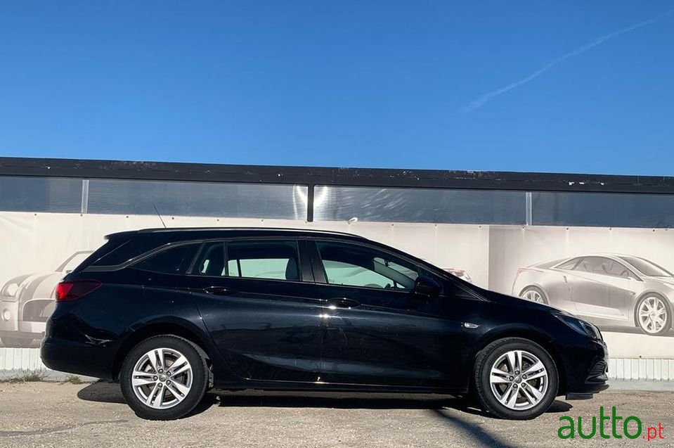 2017' Opel Astra Sports Tourer photo #3