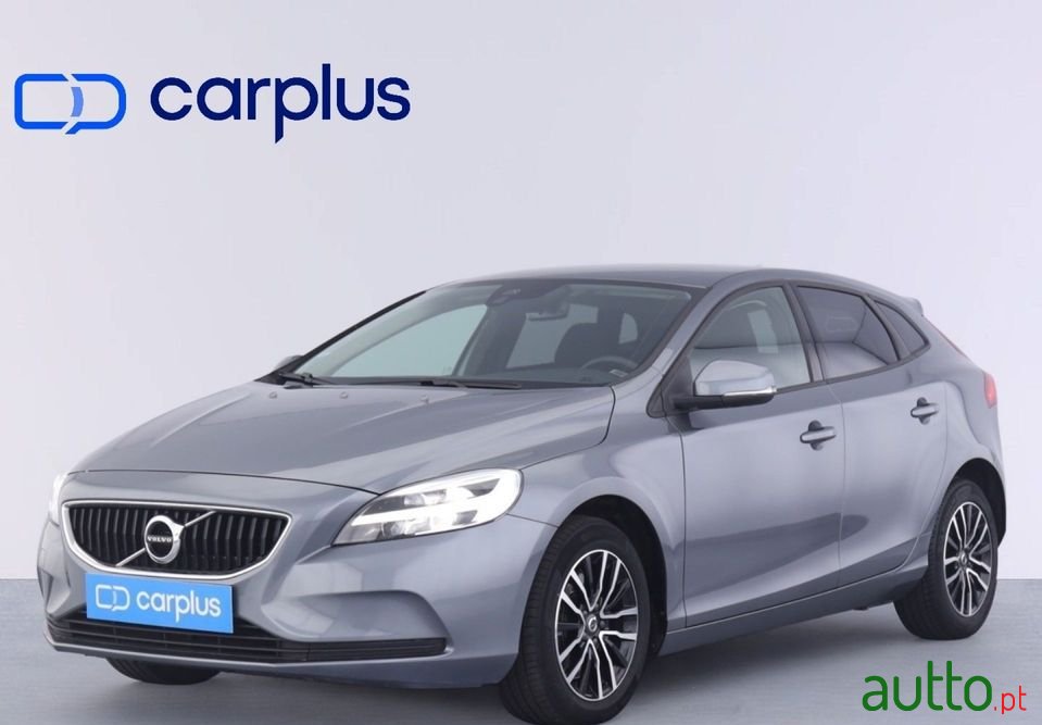 2019' Volvo V40 photo #1