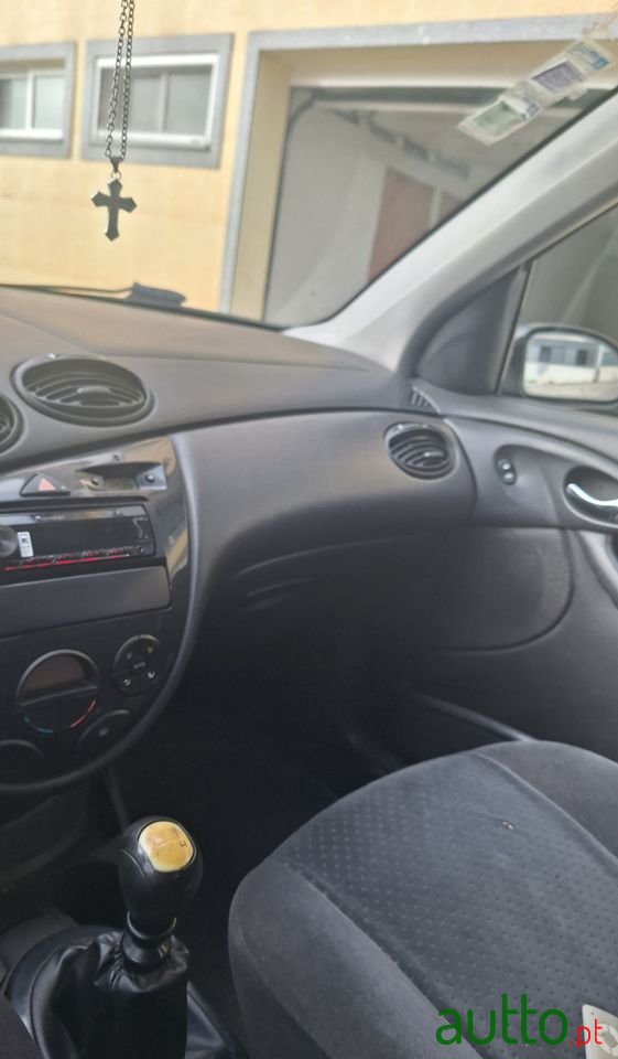 2002' Ford Focus 1.8 Tdci Ghia photo #2