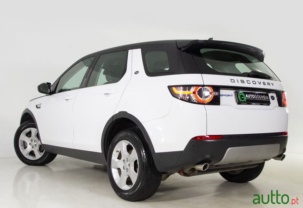 2016' Land Rover Discovery Sport photo #2