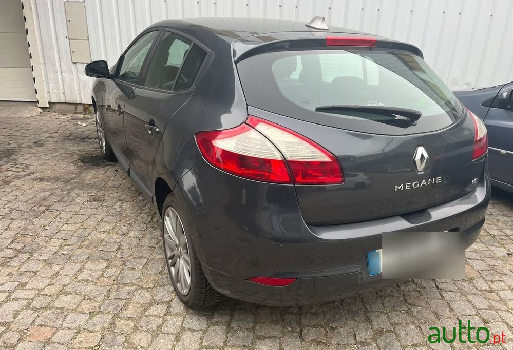 2010' Renault Megane photo #2