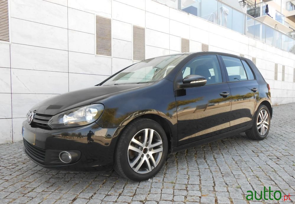 2010' Volkswagen Golf photo #2