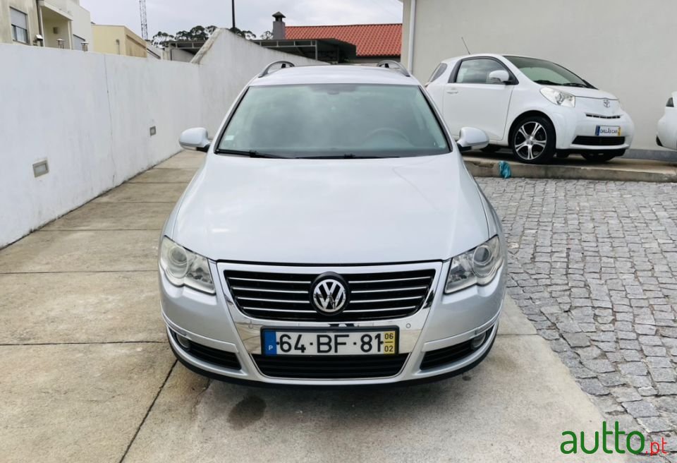 2005' Volkswagen Passat photo #2