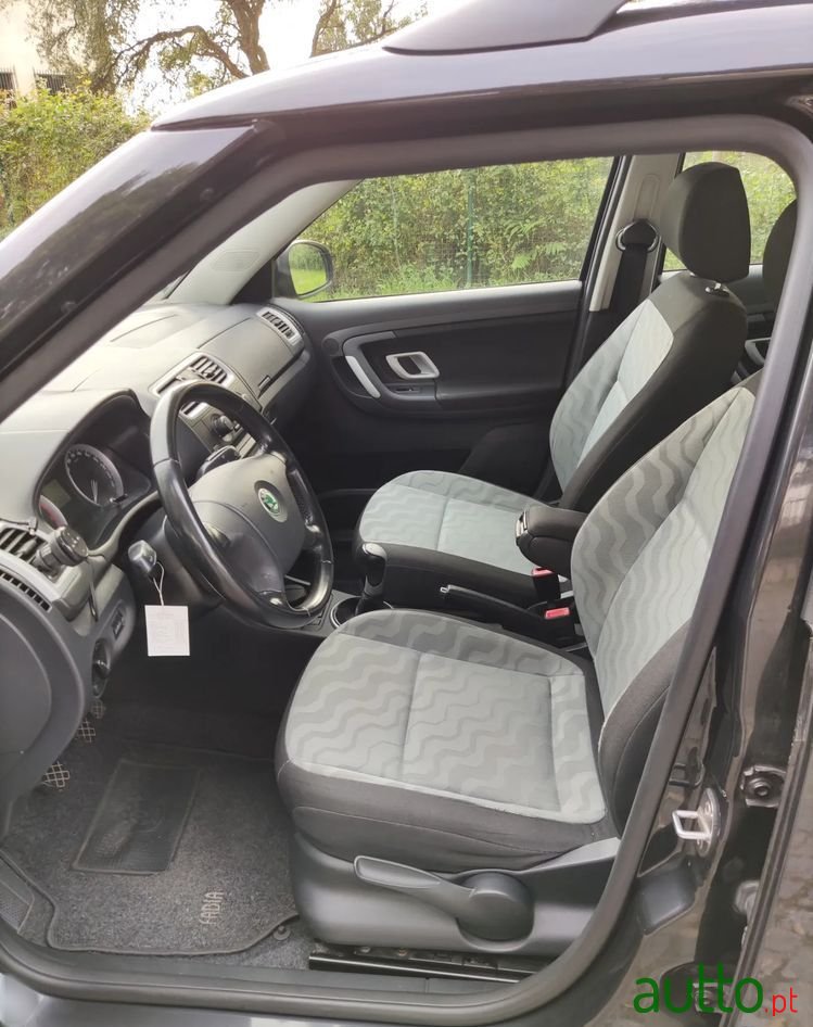 2008' Skoda Fabia Break photo #6