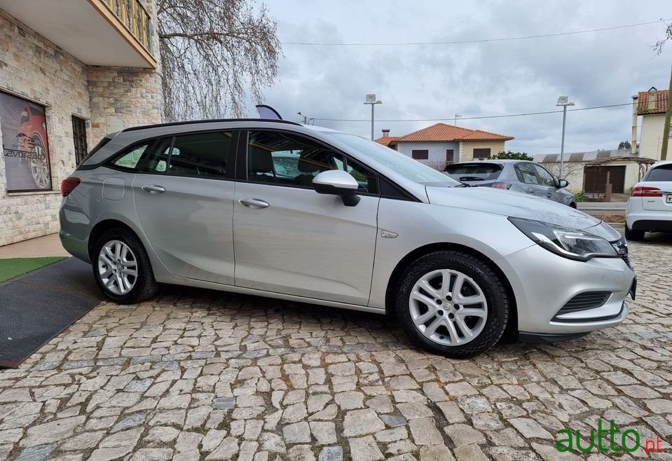 2018' Opel Astra Sports Tourer photo #5