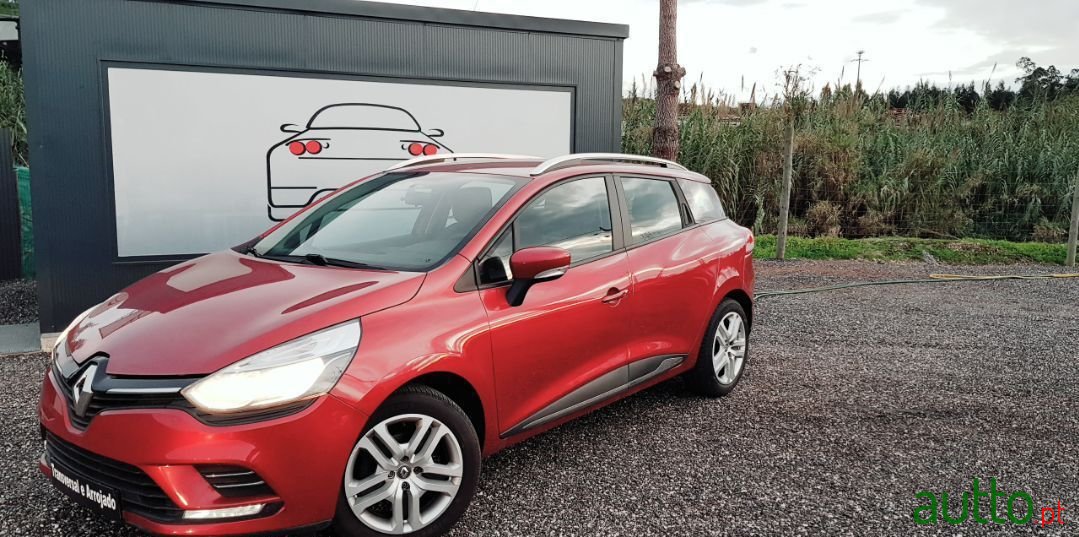 2017' Renault Clio Sport Tourer photo #2