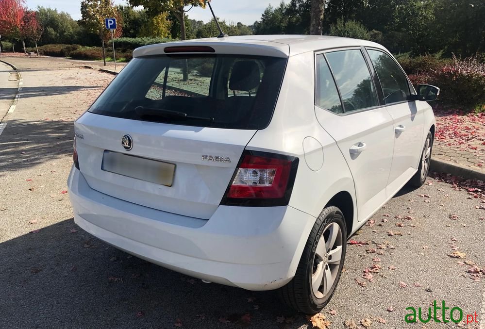 2017' Skoda Fabia 1.4 Tdi Active photo #4