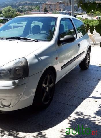 2004' Renault Clio photo #1