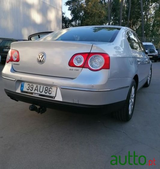 2005' Volkswagen Passat photo #4