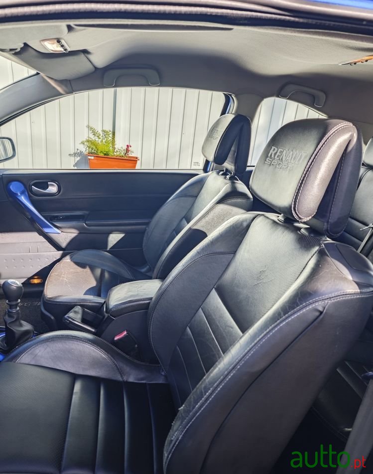 2006' Renault Megane Sport F1-Team R26 photo #6