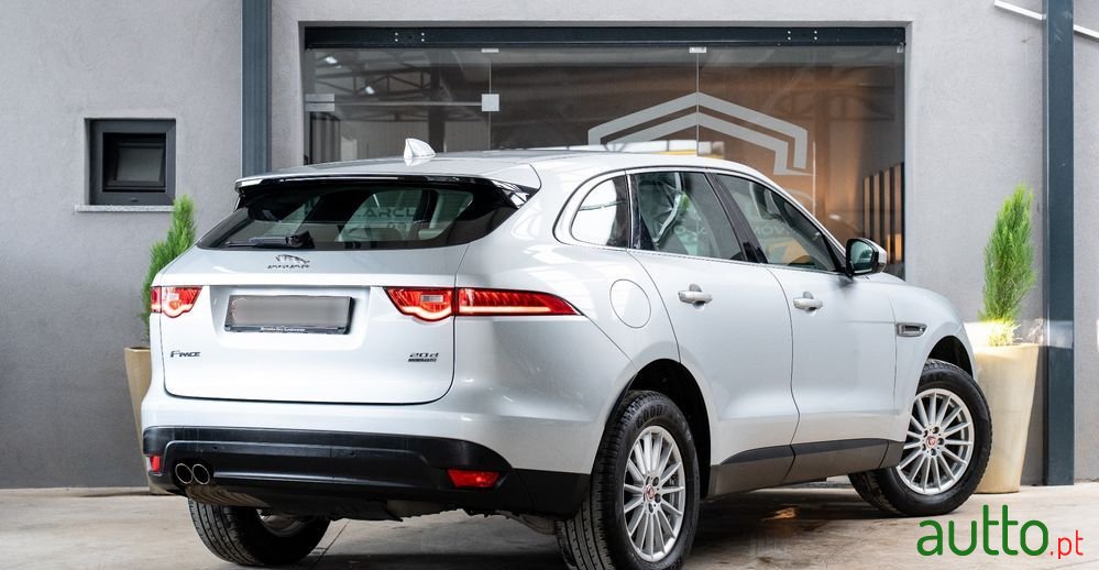 2018' Jaguar F-Pace 2.0 I4D Pure Awd photo #3