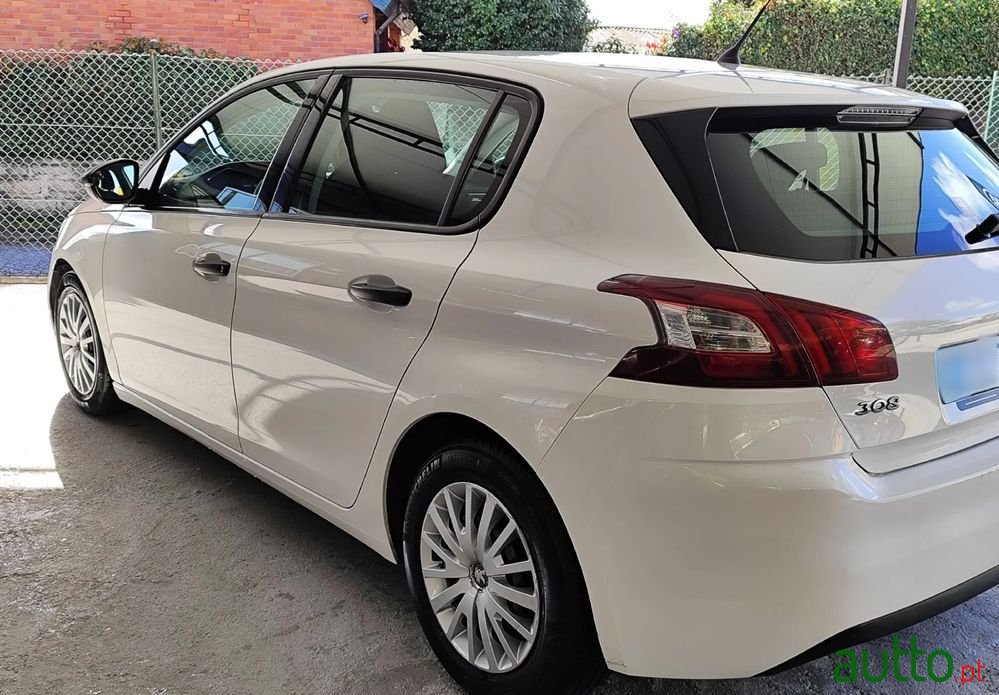 2017' Peugeot 308 1.6 Bluehdi Access photo #2