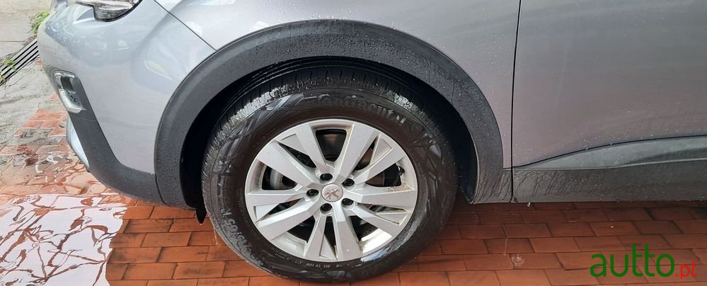 2018' Peugeot 3008 photo #2