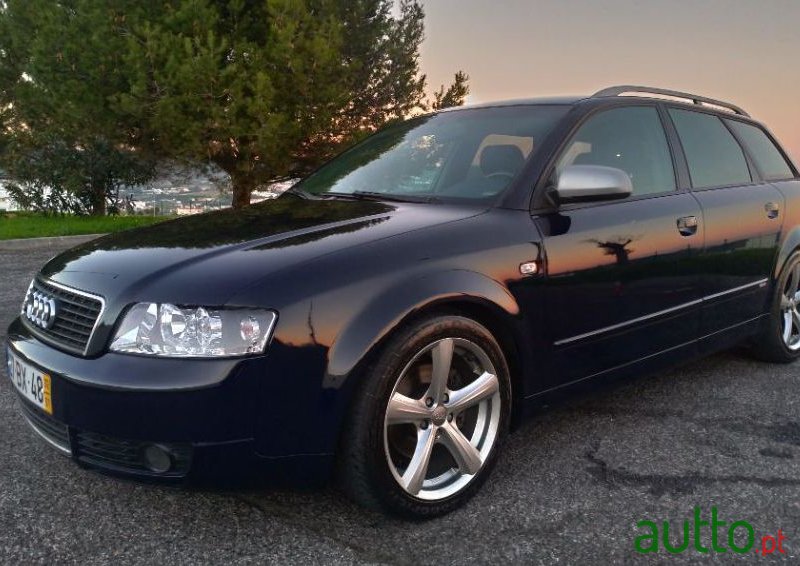 2002' Audi A4 Avant photo #2