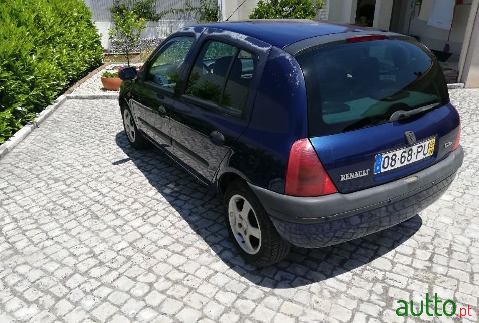 2000' Renault Clio photo #4