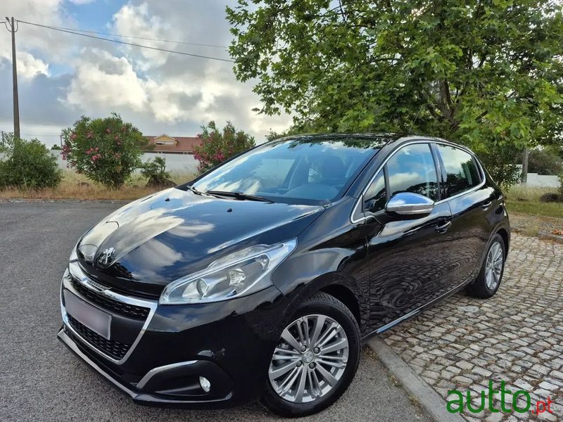 2015' Peugeot 208 photo #1