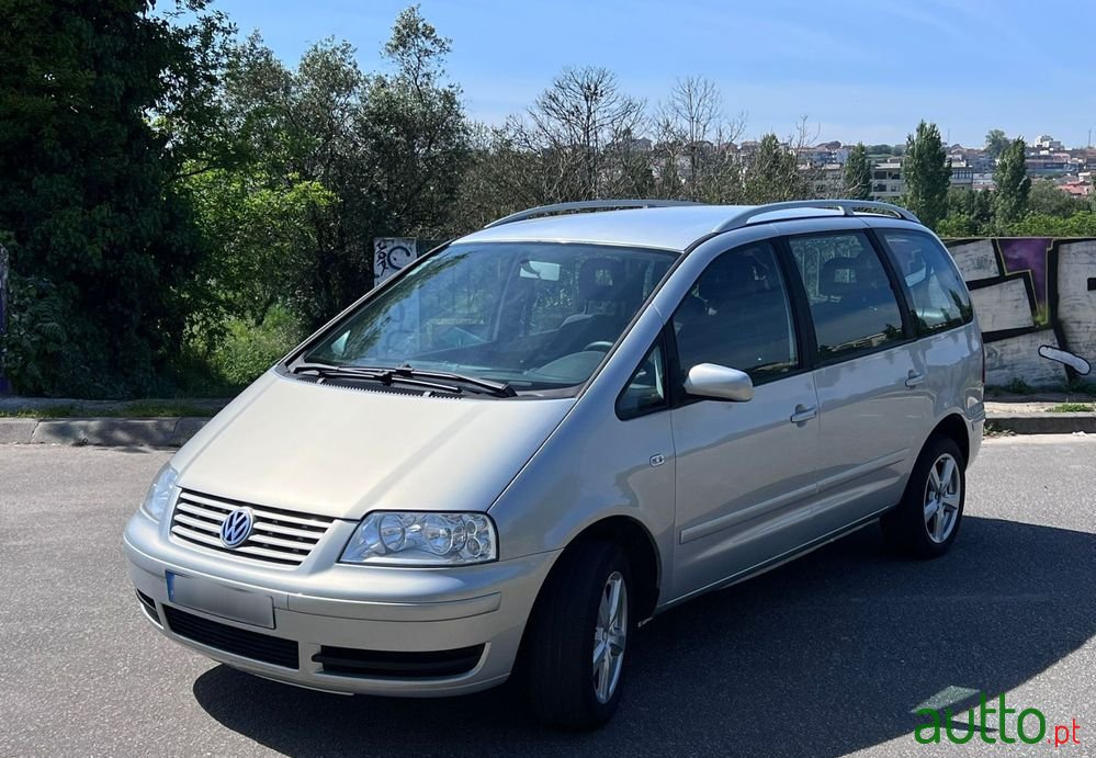 2003' Volkswagen Sharan 1.9 Tdi Confortline photo #3