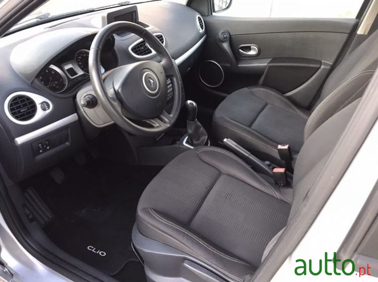 2009' Renault Clio photo #2