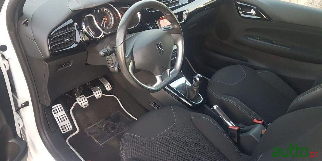 2012' Citroen DS3 1.6 Hdi photo #2