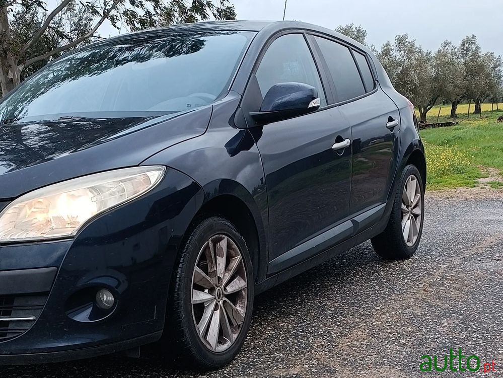 2010' Renault Megane photo #3