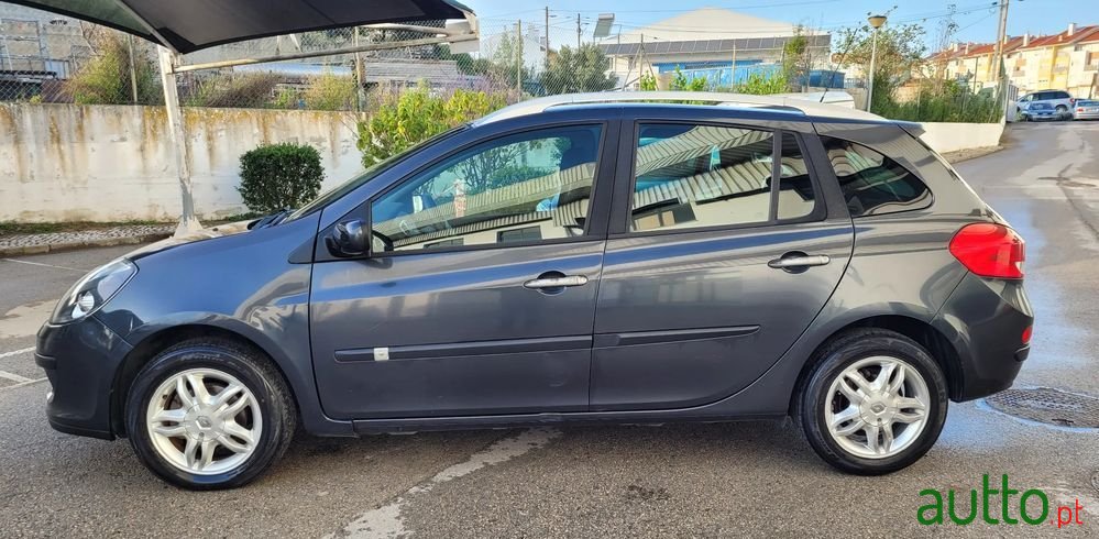 2008' Renault Clio Break photo #2