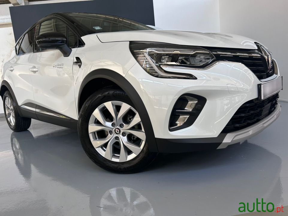 2023' Renault Captur photo #2