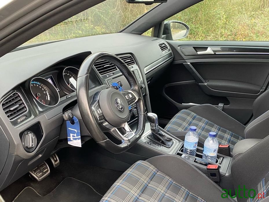 2015' Volkswagen Golf photo #6