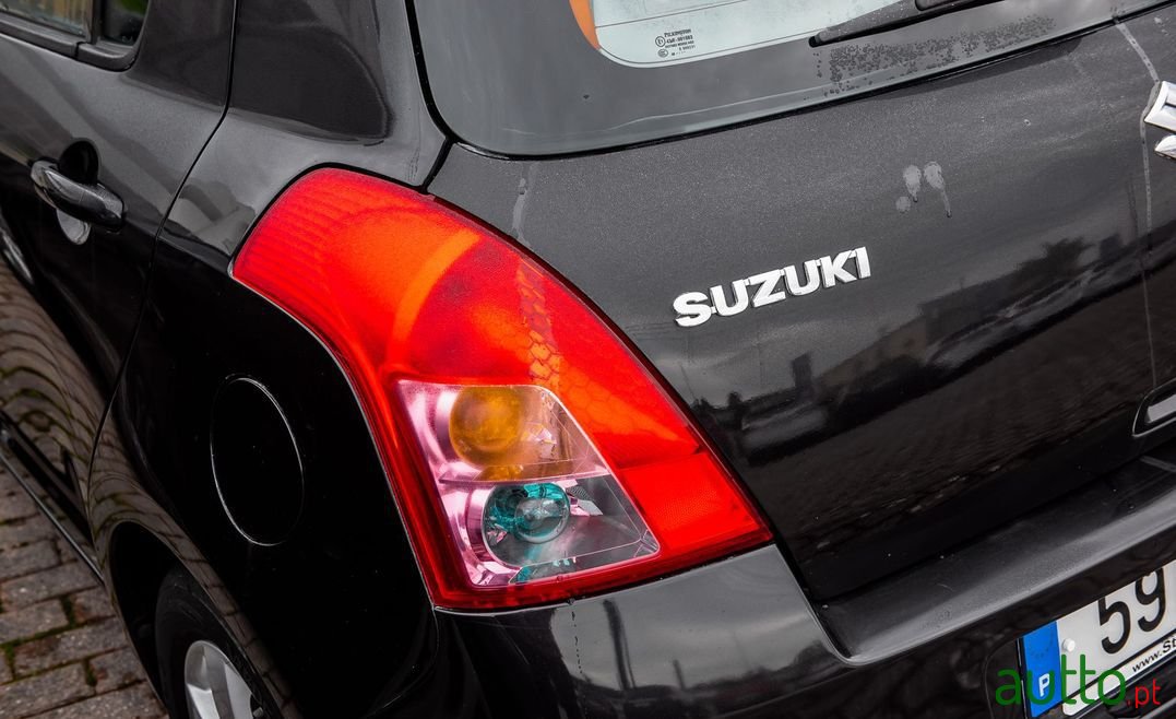 2009' Suzuki Swift photo #4