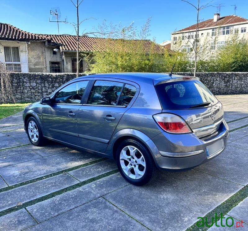 2006' Opel Astra photo #3