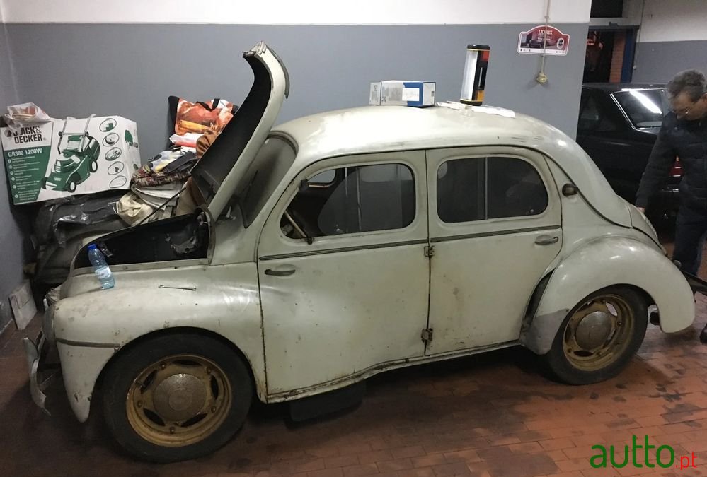 1949' Renault 4 photo #1