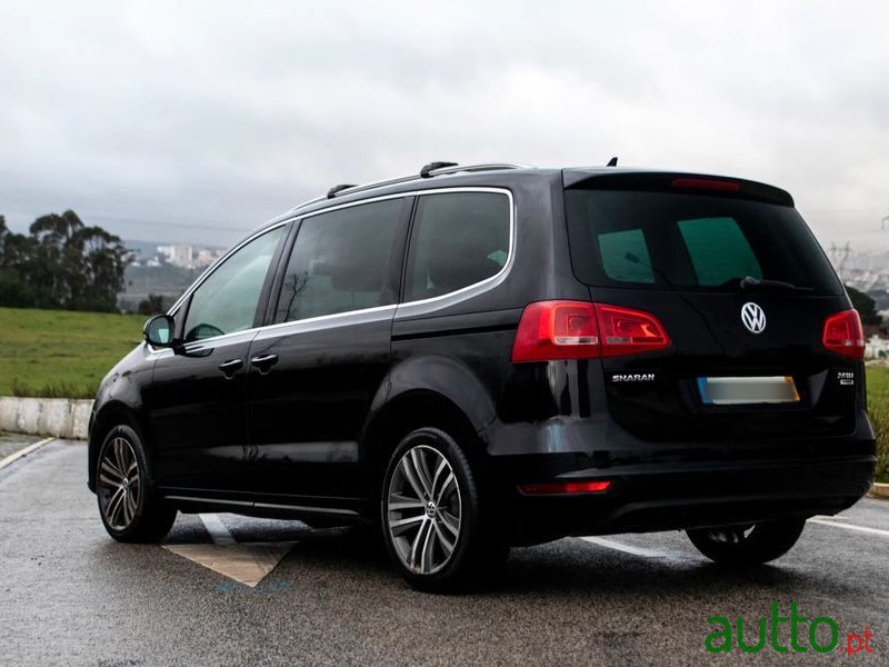 2015' Volkswagen Sharan photo #1