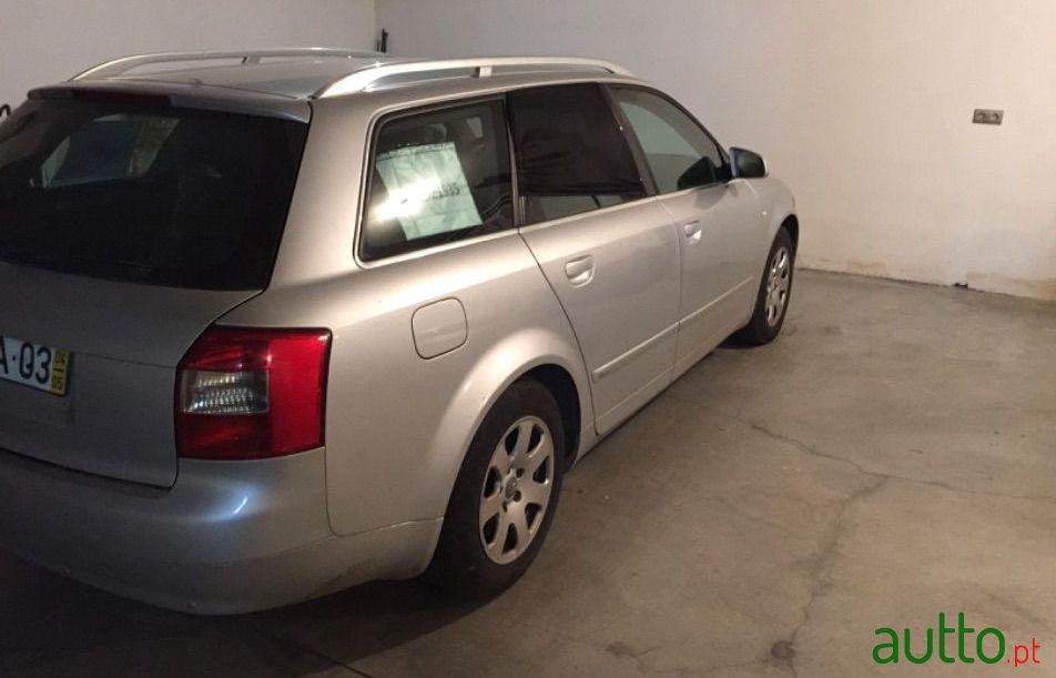 2004' Audi A4 Avant photo #1