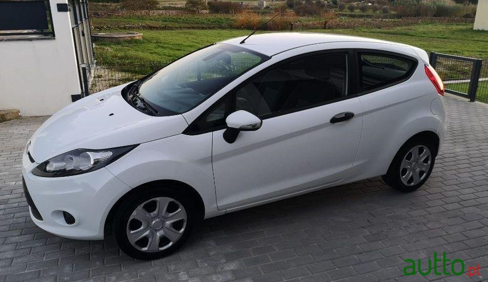 2010' Ford Fiesta Comercial photo #1