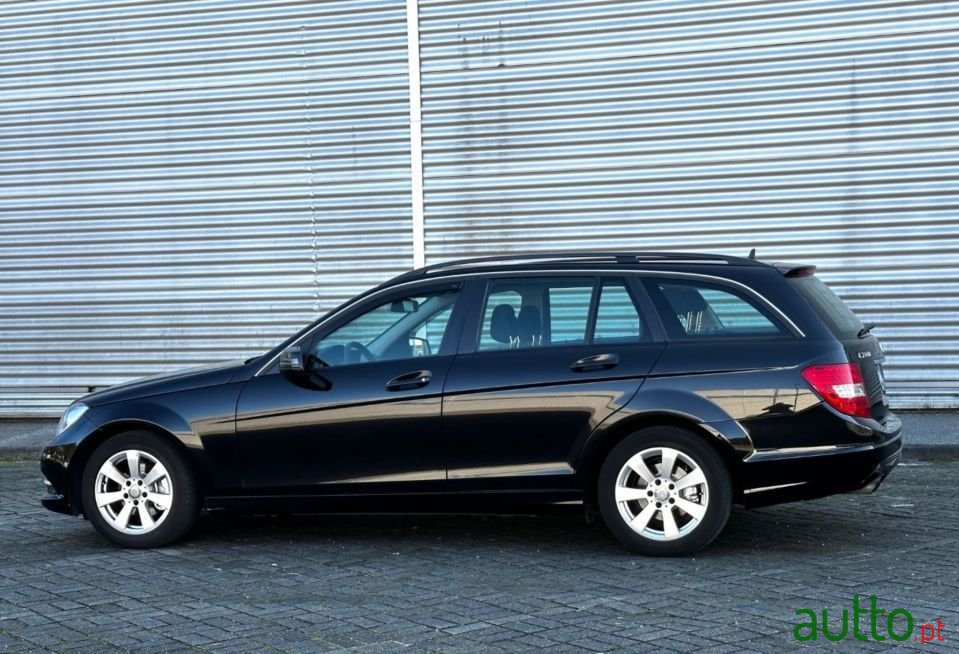 2014' Mercedes-Benz C-200 photo #3