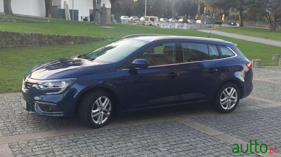 2017' Renault Megane Sport Tourer photo #3