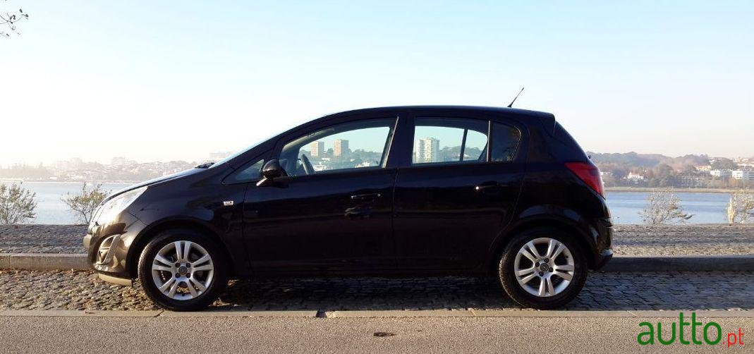 2011' Opel Corsa photo #1
