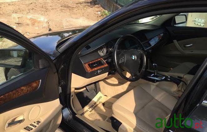 2008' BMW 530 photo #4