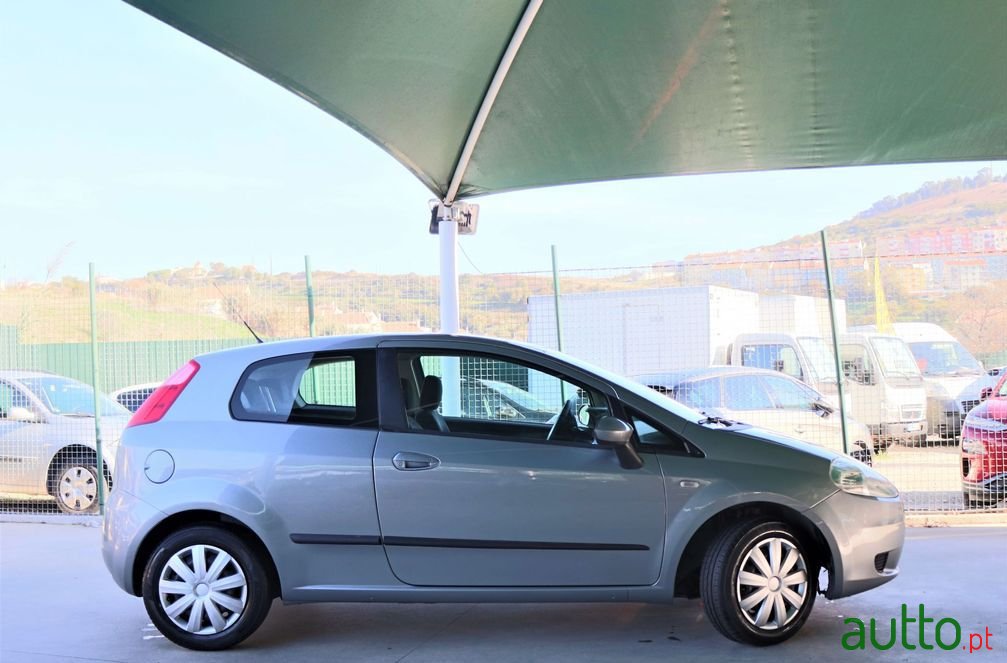 2009' Fiat Grande Punto photo #3