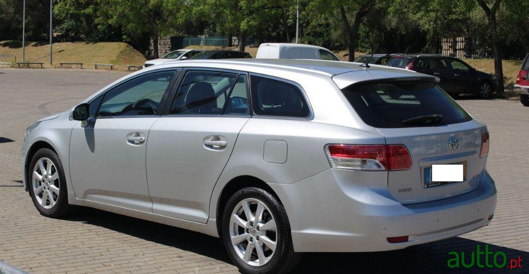 2010' Toyota Avensis photo #1