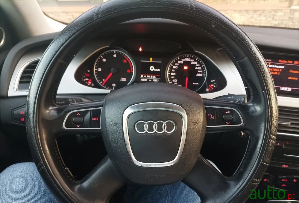 2010' Audi A4 Avant photo #4