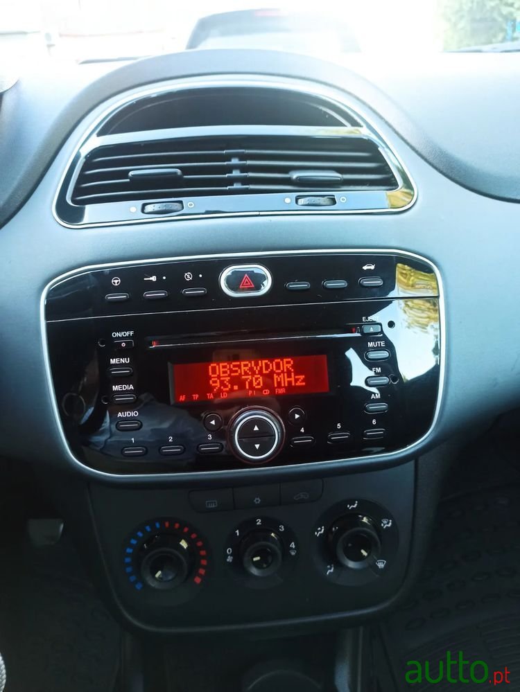 2011' Fiat Punto Evo photo #5