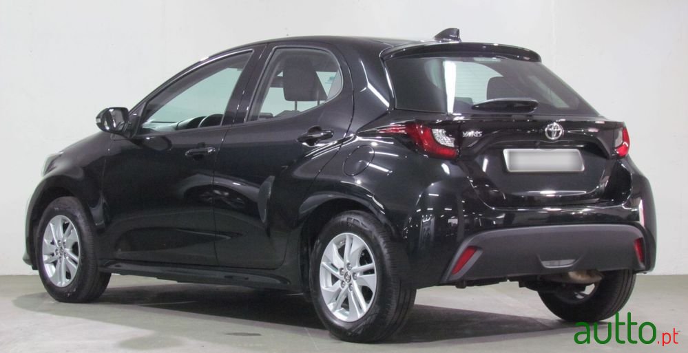 2022' Toyota Yaris photo #2