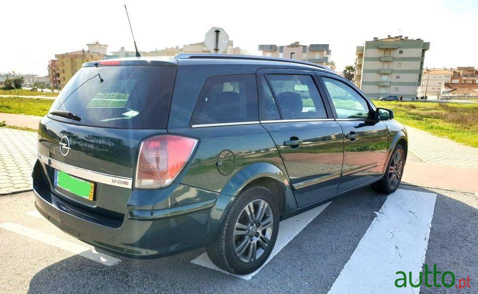 2005' Opel Astra Caravan photo #4