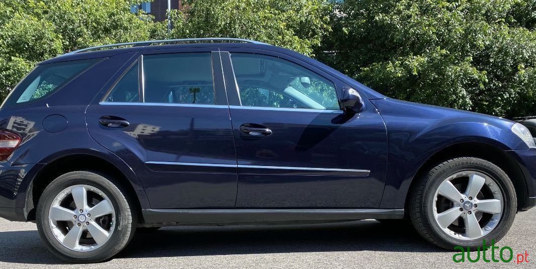 2009' Mercedes-Benz Ml-320 photo #3