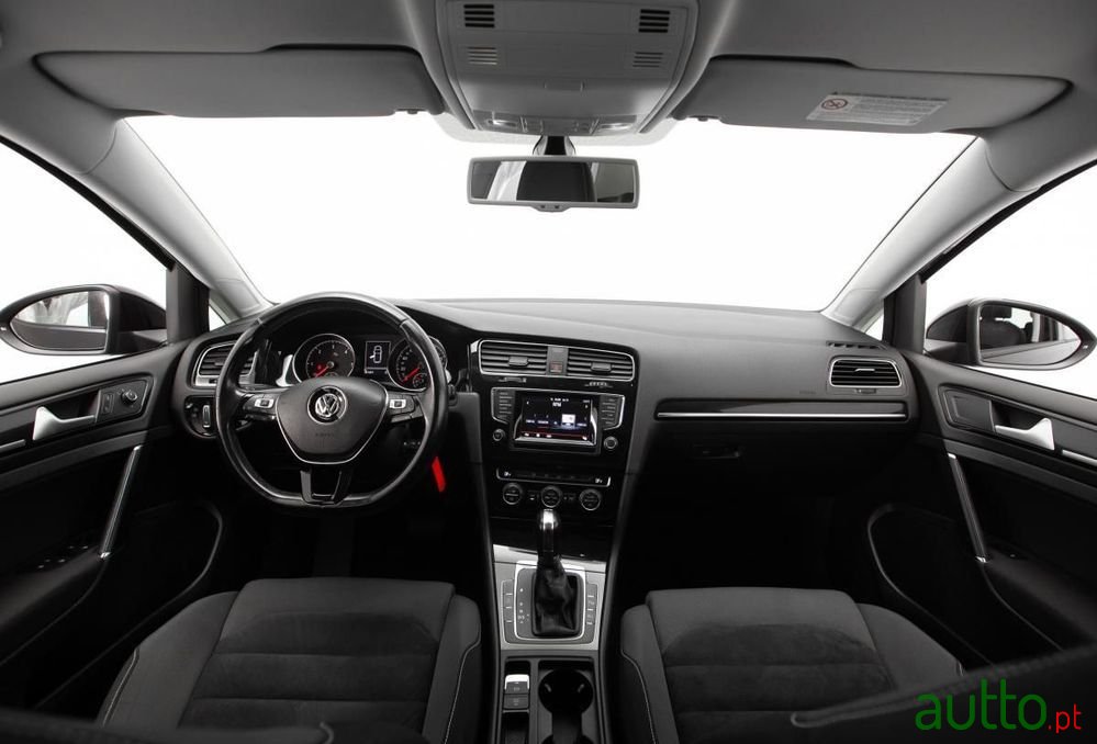 2013' Volkswagen Golf photo #6