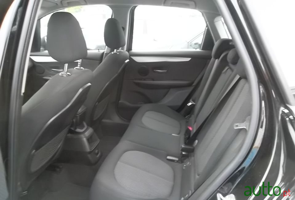 2017' BMW 216 Active Tourer photo #6